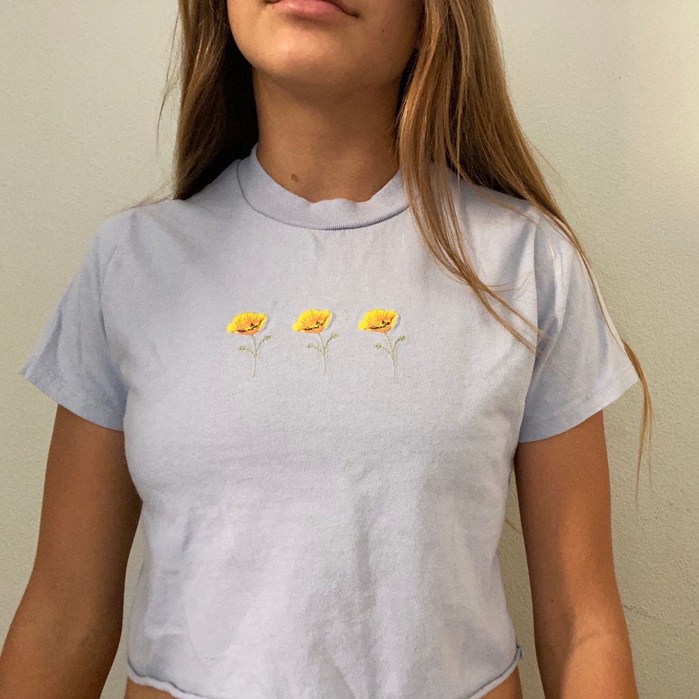 BUNDLE ITEM TO SAVE brandy melville flower tee